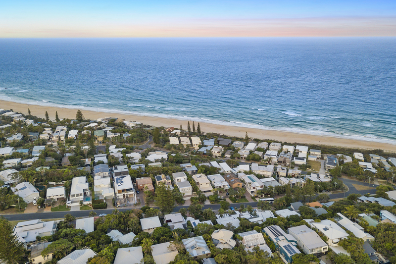 Noosa beachfront accommodation from Sunshine Beach to Peregian Beach